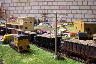 goederentrein 1765 na station (26K)
