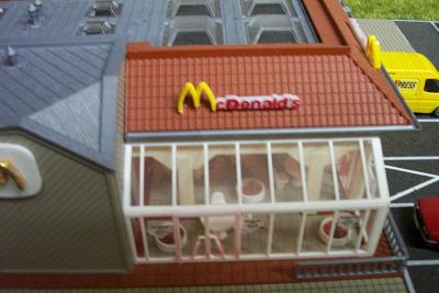 interieur mac donalds (19K)